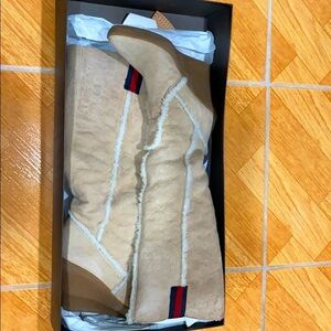 - Gucci signature  cream wedged boots size: 8